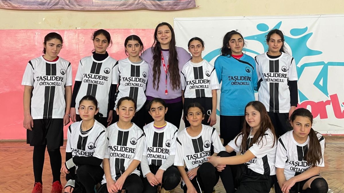 Okul Sporları Futsal Yıldız Kız İl İkinciliği